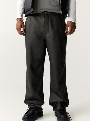 Loosefit Pantaloni di Pull&Bear in nero: frontale