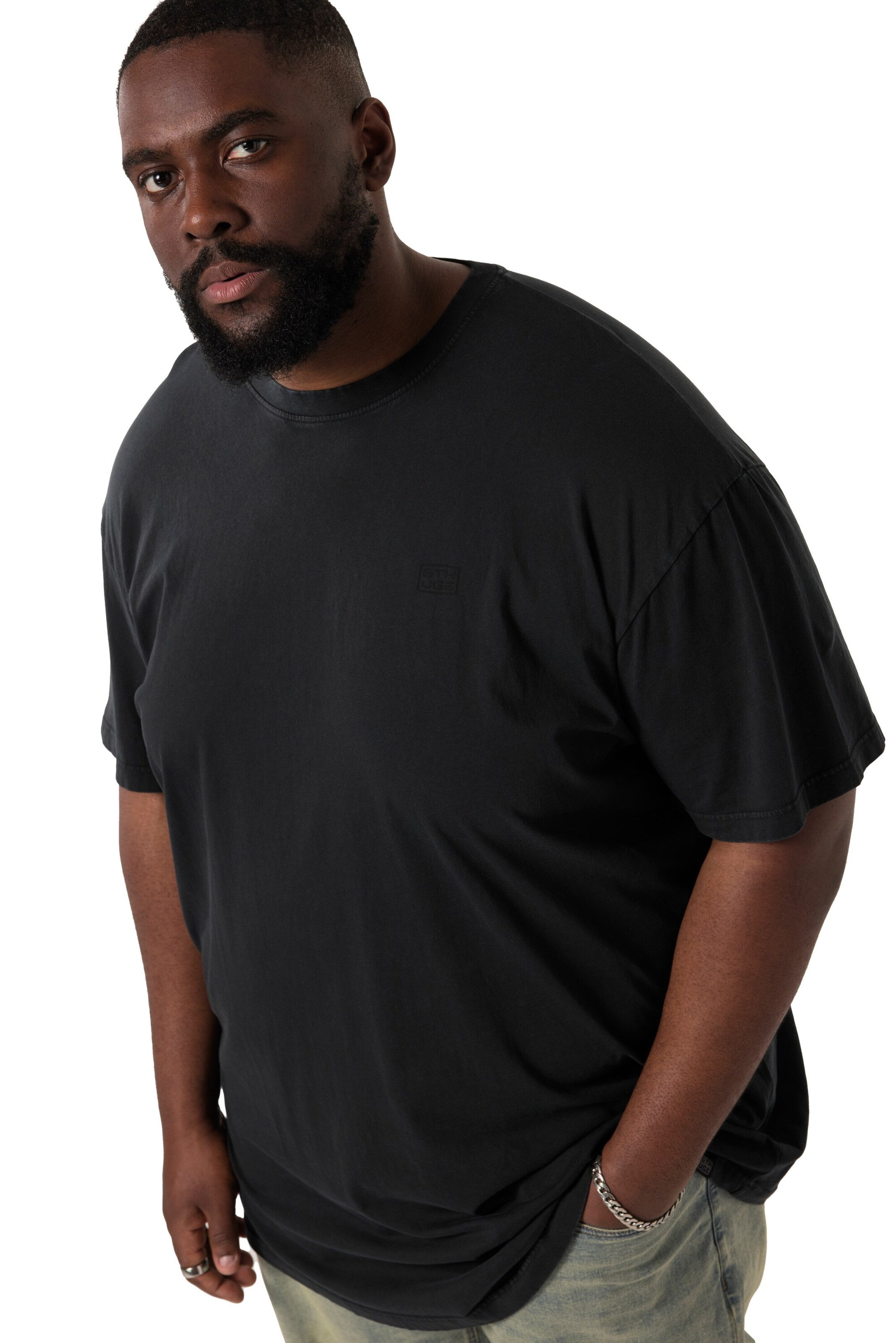 STHUGE Shirt in Black: front