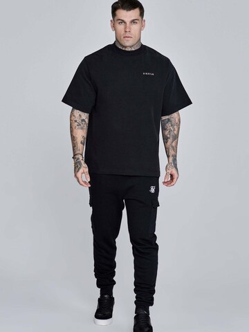 SikSilk Tapered Sportbroek 'Essentials' in Zwart: voorkant