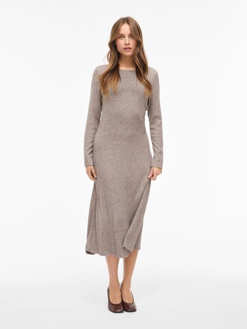 Robes en maille 'VIDansa' VILA en marron : devant