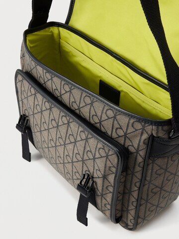 Calvin Klein Messenger in Schwarz