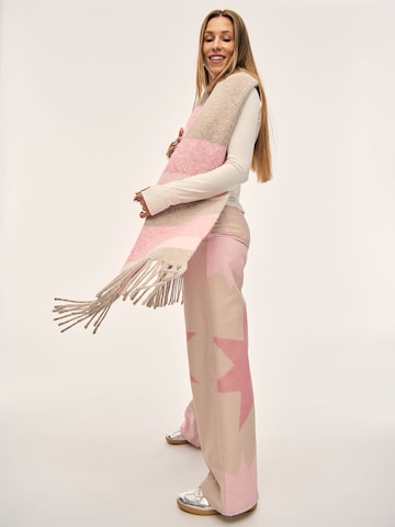 Kamila Šikl Scarf in Beige