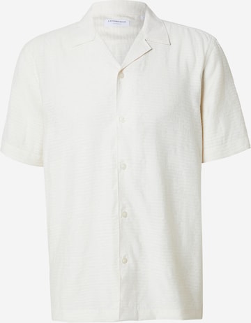 Coupe regular Chemise Lindbergh en beige : devant