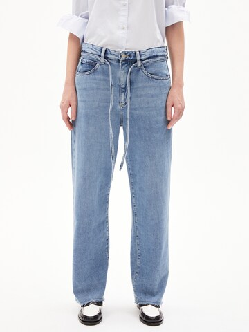 Loosefit Jean 'HAAYI' ARMEDANGELS en bleu : devant