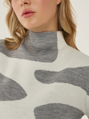 Pullover di Hiccup in bianco