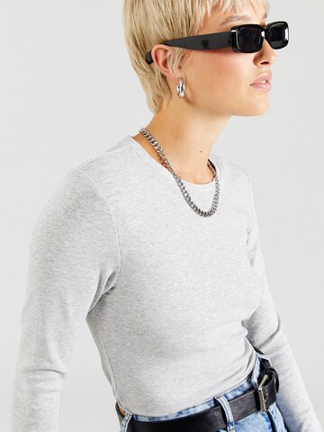 Maglietta 'ONLRiley' di ONLY in grigio