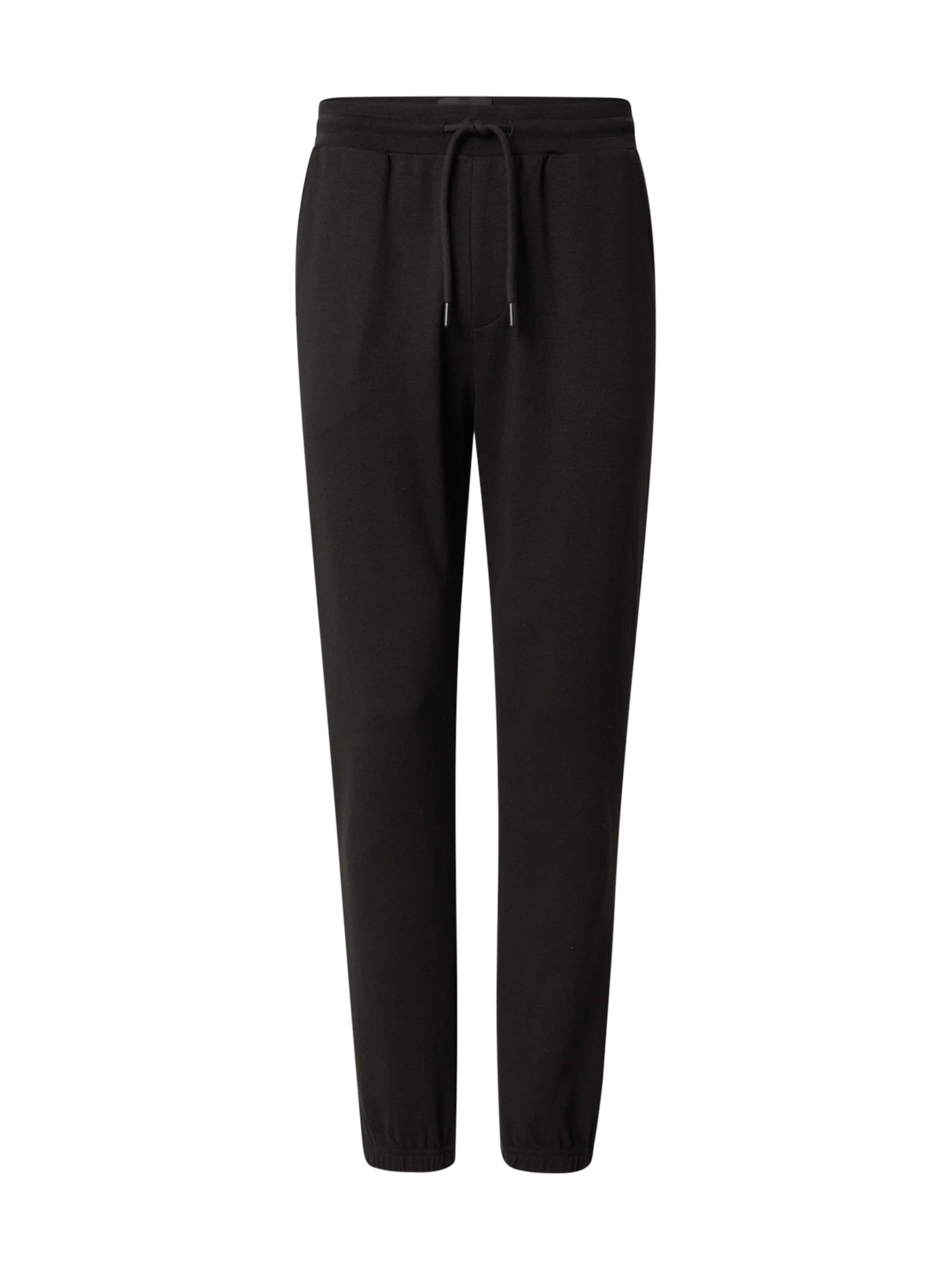 Lyle & Scott Trousers in Black: front