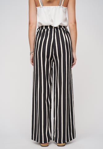 Loosefit Pantaloni di Cloud5ive in nero