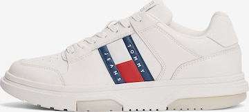 Tommy Jeans Matalavartiset tennarit 'The Brooklyn' värissä valkoinen: etupuoli