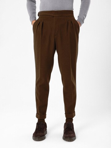 Tapered Pantaloni con pieghe di Antioch in marrone: frontale