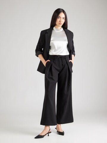 ABOUT YOU Normální Kalhoty se sklady v pase 'Elora' – černá