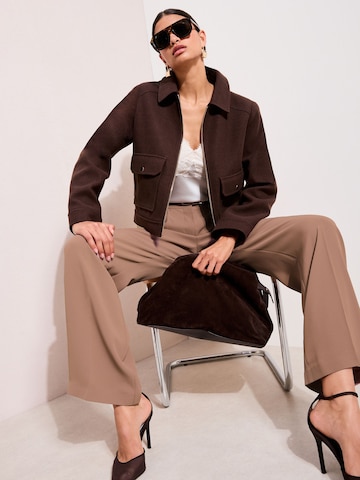 Friends Like These Szeroka nogawka Spodnie w kant w kolorze beżowy