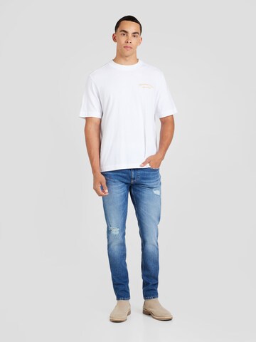 Abercrombie & Fitch - Camiseta 'CITY SCENIC IMAGERY' en blanco