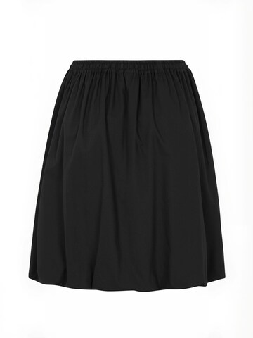 Gonna ' SRDream ' di Soft Rebels in nero: dietro