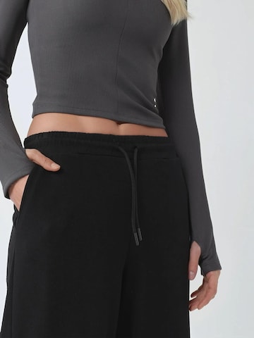 Hiccup Loose fit Pants in Black