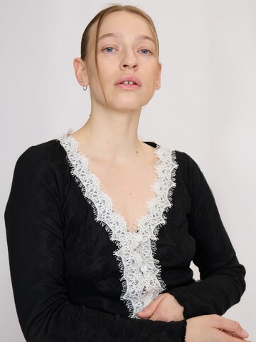 Résumé Shirt ' OriaRS ' in Schwarz: Vorderseite