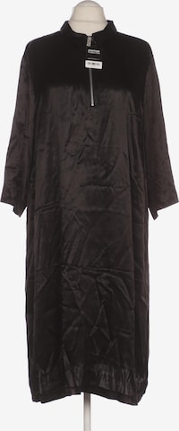 Emilia Lay Dress in 8XL in Black: front