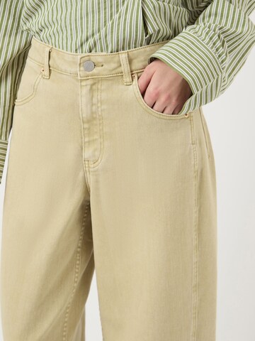 Baggy Jeans di YAS in verde