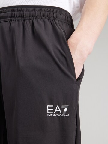 Regular Pantalon de sport EA7 Emporio Armani en noir