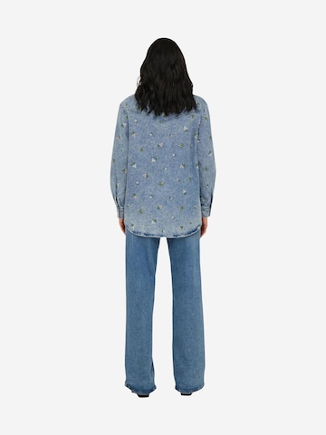 Giacca di mezza stagione 'Onlvera L/S Flower Emb Shirt Dnm Noos 15351977' di ONLY in blu