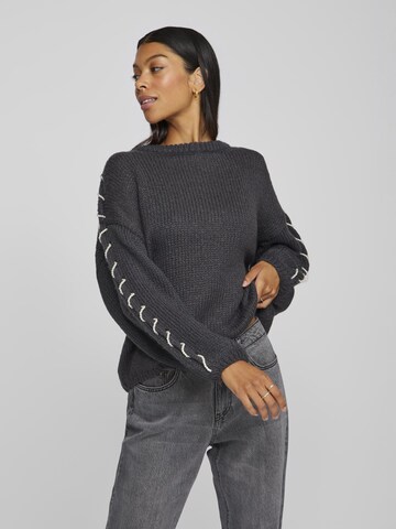 VILA - Jersey en gris: frente