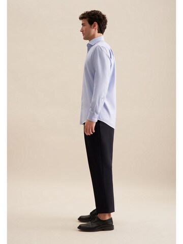 Coupe regular Chemise business 'Schwarze Rose' SEIDENSTICKER en bleu