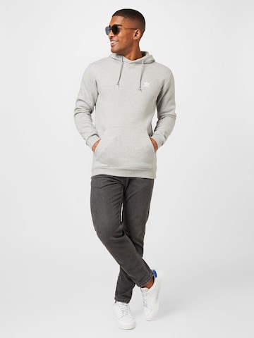 Sweat-shirt 'Trefoil Essentials' ADIDAS ORIGINALS en gris