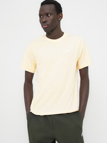 Nike Sportswear Regular fit Μπλουζάκι 'CLUB' σε μπεζ