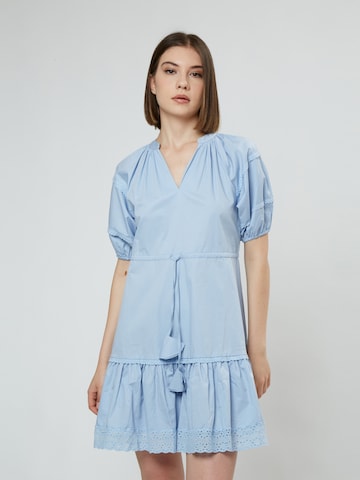 Influencer - Vestido em azul: frente