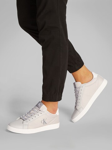 Calvin Klein Jeans Σνίκερ χαμηλό σε γκρι: μπροστά