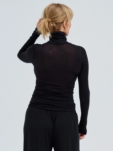 Maglietta 'Nouveau' di Seamless Basic in nero