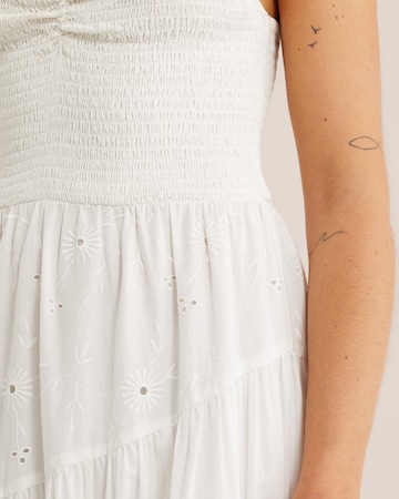 Robe d’été WE Fashion en blanc