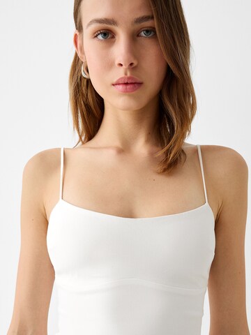 Robe d’été Bershka en blanc