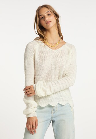 IZIA Sweater in White: front