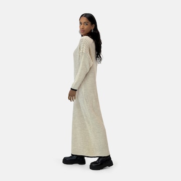 Elara Strikkjole i beige