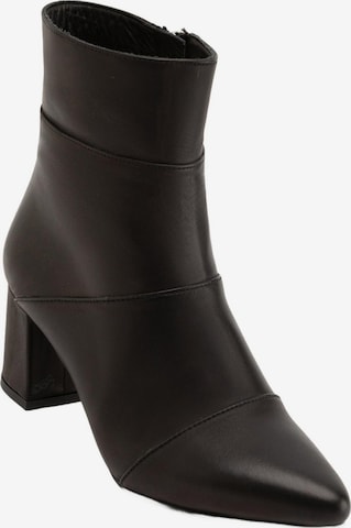 Limoya Stiefel 'Amalia' in Schwarz: Vorderseite