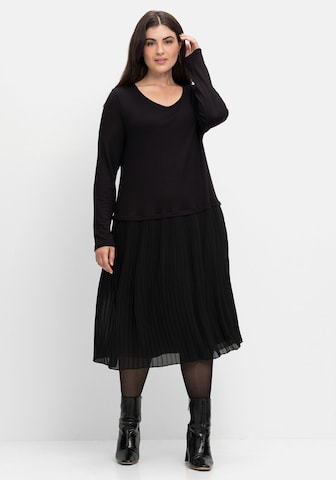 SHEEGO Knitted dress in Black: front