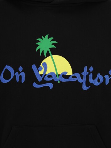 On Vacation Club Sweatshirt 'Oasis' i svart