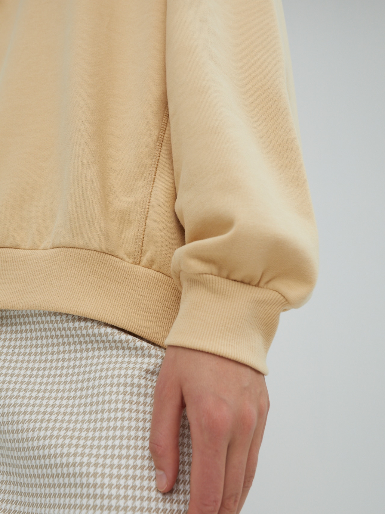 EDITED Sweatshirt 'Lana' Beige