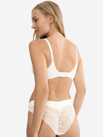 TRIUMPH Triangel BH ' Red Label Body Make-Up Illusion Lace ' in Wit