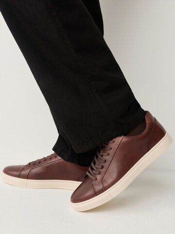 Next Sneaker in Braun