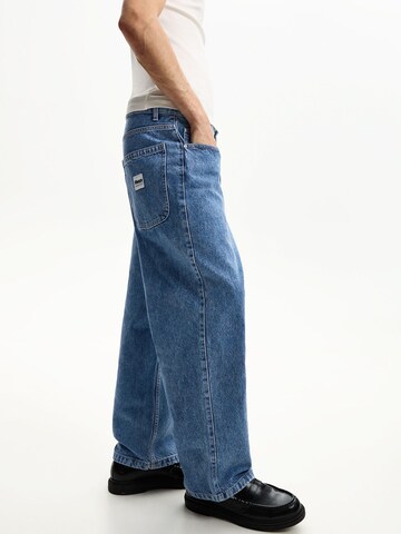 Bershka Loosefit Jeans i blå