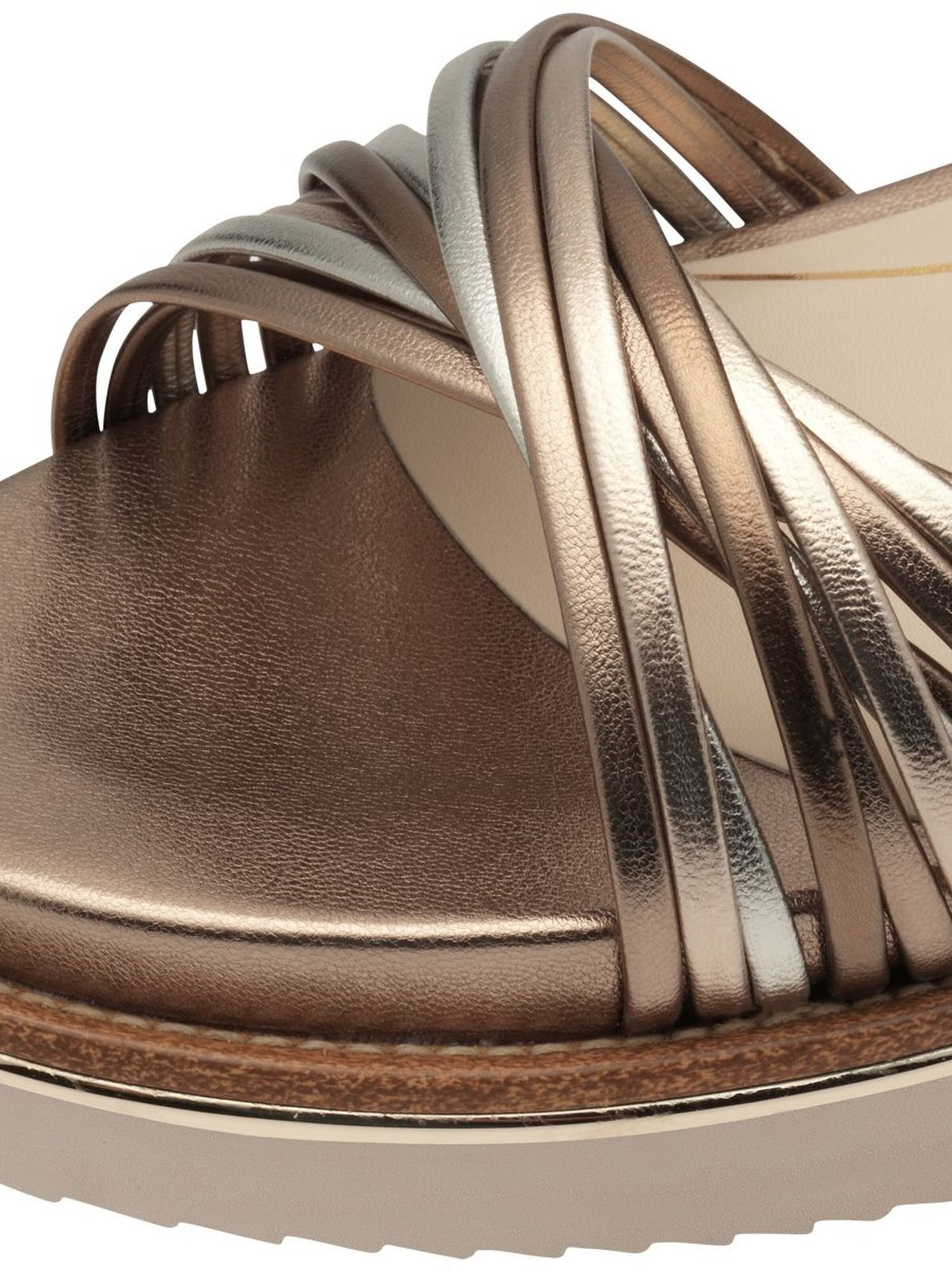 Tamaris Strap sandal in Gold