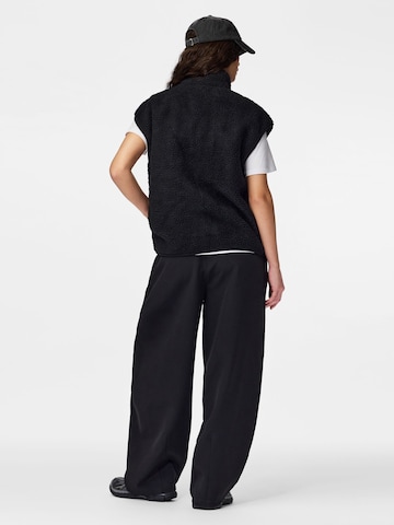 Gilet 'PCSADIA' PIECES en noir