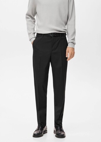MANGO MAN Regular Pleated Pants in Black: front