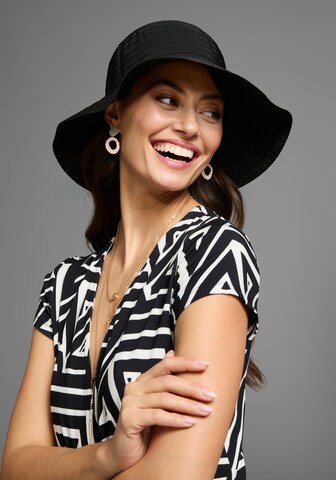 LAURA SCOTT Hat in Black