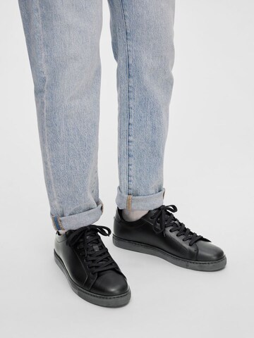 SELECTED HOMME Låg sneaker i svart: framsida