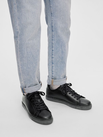 SELECTED HOMME Sneakers low i svart: forside