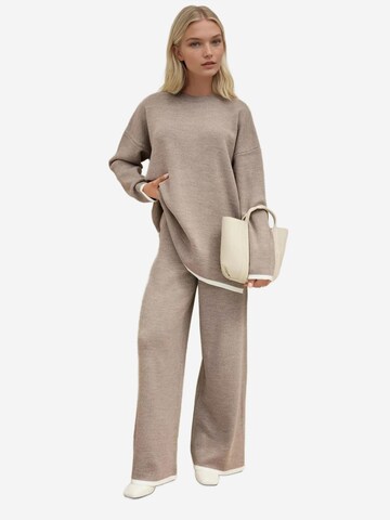 Completo pantalone di Hiccup in beige: frontale