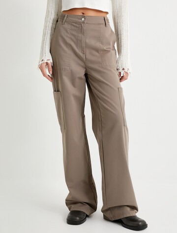 Koton Trousers in Brown: front